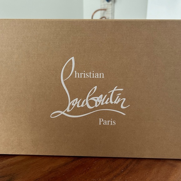 Amazing Christian Louboutin Handbag Chain strap detail Barbie Pink. - Picture 2 of 4